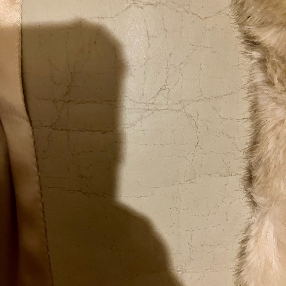 Classic Women's Beige Faux Fur Coat - Picture 7 of 7